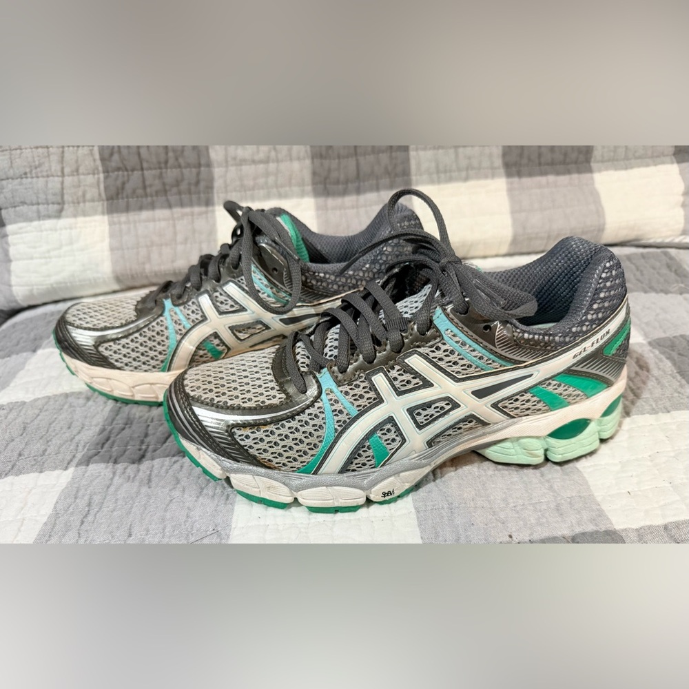 LIKE NEW- Asics Womens Gel-Flux Running Shoe. Size 7